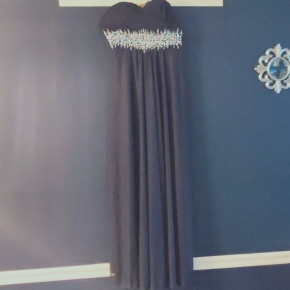 Dress - Picture 1 of 5
